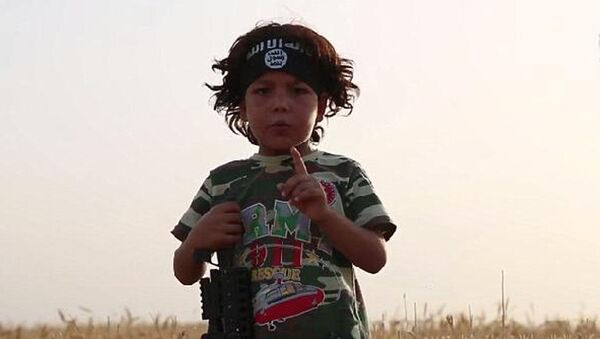 استفاده داعش از کودکان به جای شبه نظامیان - اسپوتنیک ایران  