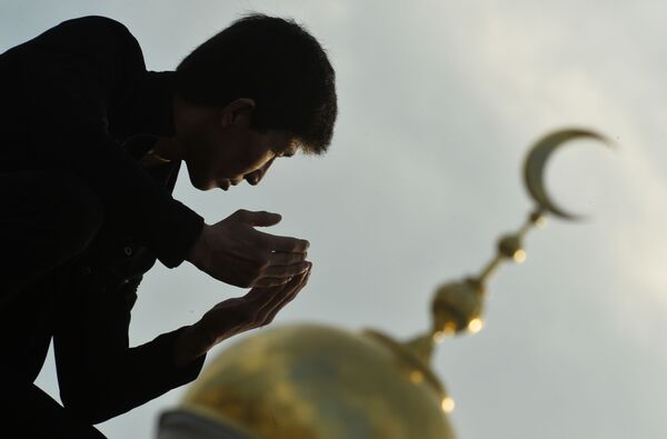 مسلمانان در روز جشن عید قربان  در  مسجد جامع مسکو - اسپوتنیک ایران  