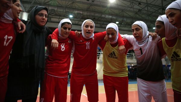 تیم فوتسال بانوان ایران در دومین بازی دوستانه بر بانوان روس غلبه کرد - اسپوتنیک ایران  