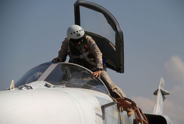 گروه هواپیما های نظامی روسی در فرودگاه نظامی حمیمیم در سوریه - اسپوتنیک ایران  