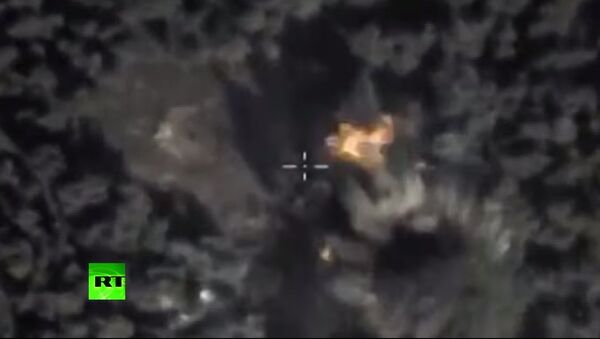 ویدئوی لحظه پرتاب بمب ها به مواضع داعش از هواپیمای روسی سوخو24 ام - اسپوتنیک ایران  