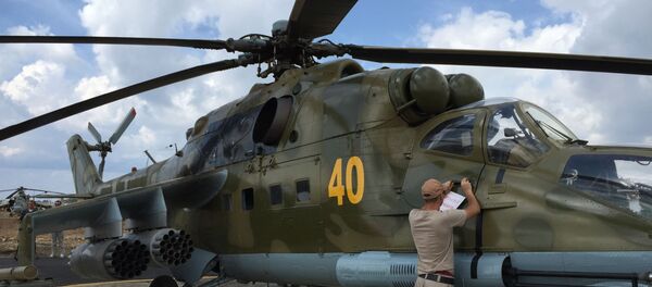 بالگردهای تهاجمی می ـ 24 روسیه برای اجرای ماموریت رزمی از فرودگاه نظامی حمیمیم سوریه پرواز می کنند بالگردهای تهاجمی می ـ 24 روسیه برای اجرای ماموریت رزمی از فرودگاه نظامی حمیمیم سوریه پرواز می کنند - اسپوتنیک ایران