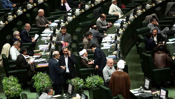 Iranian members of parliament attend a parliamentary session in Tehran on June 23, 2015 - اسپوتنیک ایران  