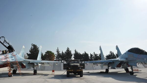 Истребители Воздушно-космических сил РФ СУ-30СМ на авиабазе Хмеймим в Сирии - اسپوتنیک ایران  