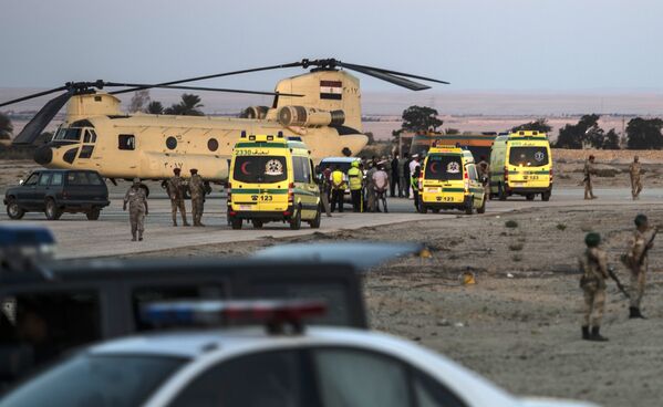 آمبولانس ها در  محل سقوط هواپیمای ایرباس در  سینا - اسپوتنیک ایران  