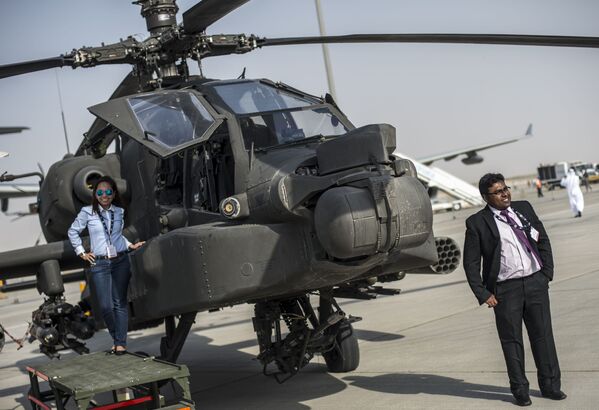 بالگرد AH-64 نیروی هوایی آمریکا در نمایشگاه هوافضای دبی 2015 - اسپوتنیک ایران  