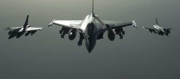 حمله هوایی فرانسه به مواضع مخفی داعش در عراق حمله هوایی فرانسه به مواضع مخفی داعش در عراق - اسپوتنیک ایران