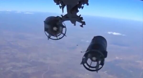 مهمات هواپیمای نیروی هواـ فضای روسیه در جریان پرواز رزمی برای بمباران مواضع داعش در سوریه - اسپوتنیک ایران  