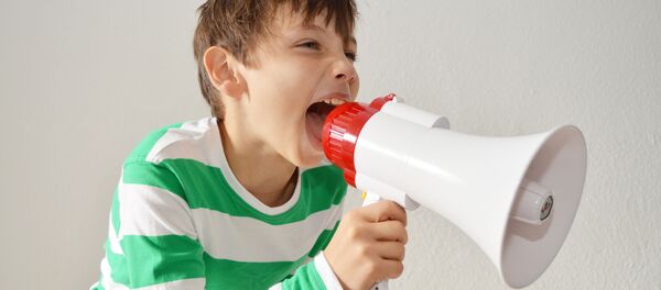 مگافون – مترجم سه زبانی - اسپوتنیک ایران  