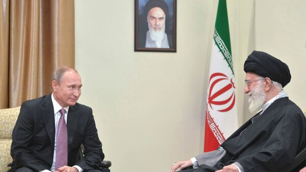 Президент России Владимир Путин и верховный руководитель Исламской Республики Иран Али Хаменеи во время встречи в Тегеране, Иран - اسپوتنیک ایران  