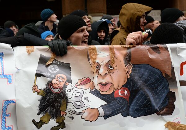 شرکت کنندگان اقدام اعتراضی در مقابل سفارت ترکیه در مسکو - اسپوتنیک ایران  