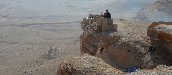 Бойцы из подразделений Сирийской Хезболлы в окрестностях Пальмиры Бойцы из подразделений Сирийской Хезболлы в окрестностях Пальмиры - اسپوتنیک ایران