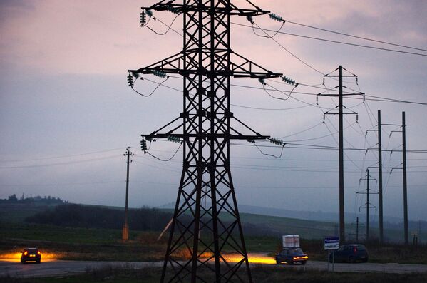 قطع خطوط برق با ولتاژ بالا در سیمفروپل - اسپوتنیک ایران  