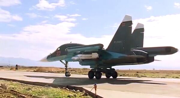 پرواز های رزمی جنگنده بمب افکن های سوخو 34 در سوریه - اسپوتنیک ایران  