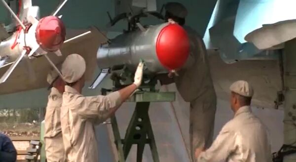آماده سازی و پروازهای رزمی جنگنده بمب افکن های سوخو 34 در سوریه - اسپوتنیک ایران  