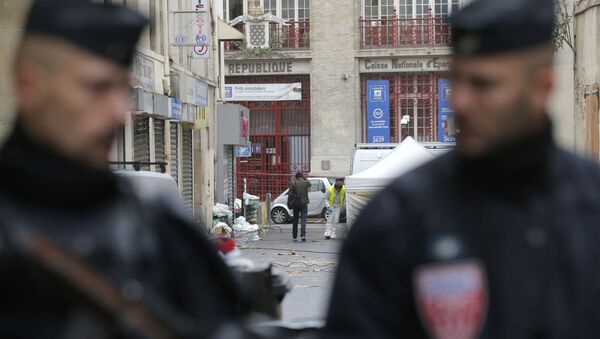 پلیس در حال گشت در خیابان « سنت دنیس» فرانسه - اسپوتنیک ایران  